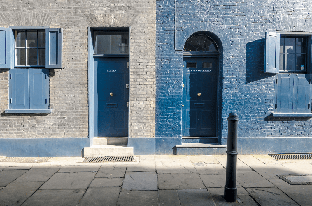 smart-intercom-klevio-blue-doors.png